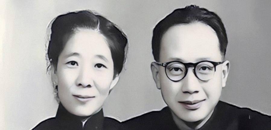 在新亚书院与钱穆相逢后,钱穆也爱上了胡美琦的聪明领袖,他二人很快就