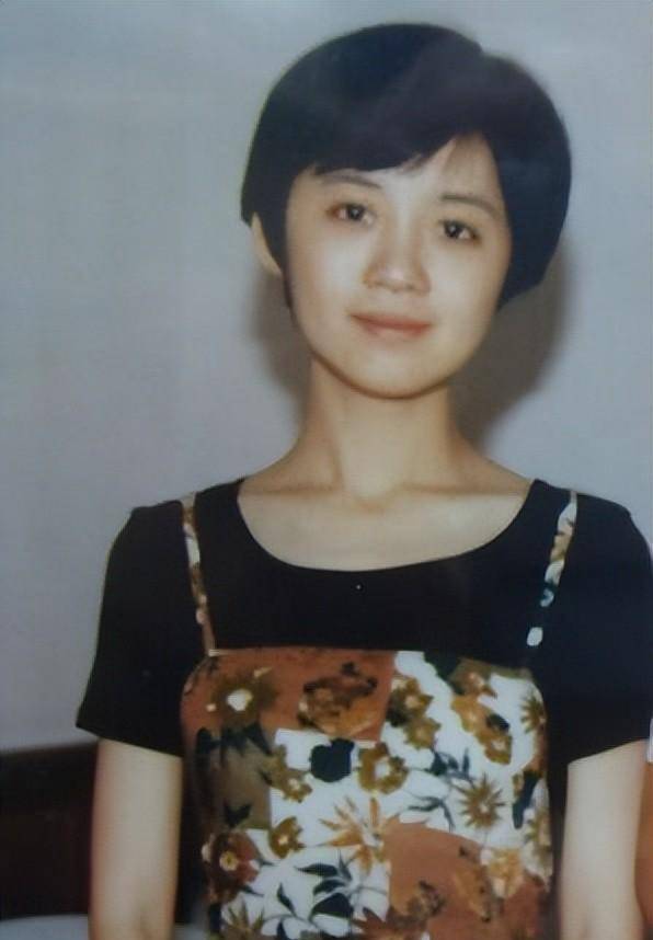 许戈辉从倪萍接班人到被央视除名,以为风流债惹祸,其实另有原因_节目