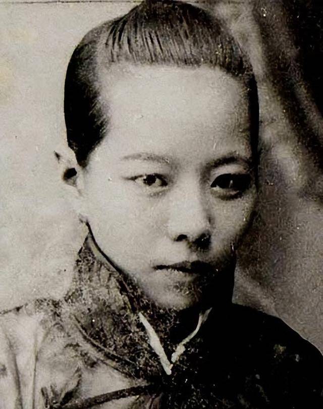 怀中,小凤仙从此销声匿迹,98年其家人现身道出实情_袁世凯_因为_革命