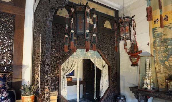 这座宫殿里住过两个皇后和一位太后,末代皇后婉容和孝哲毅皇后就居住