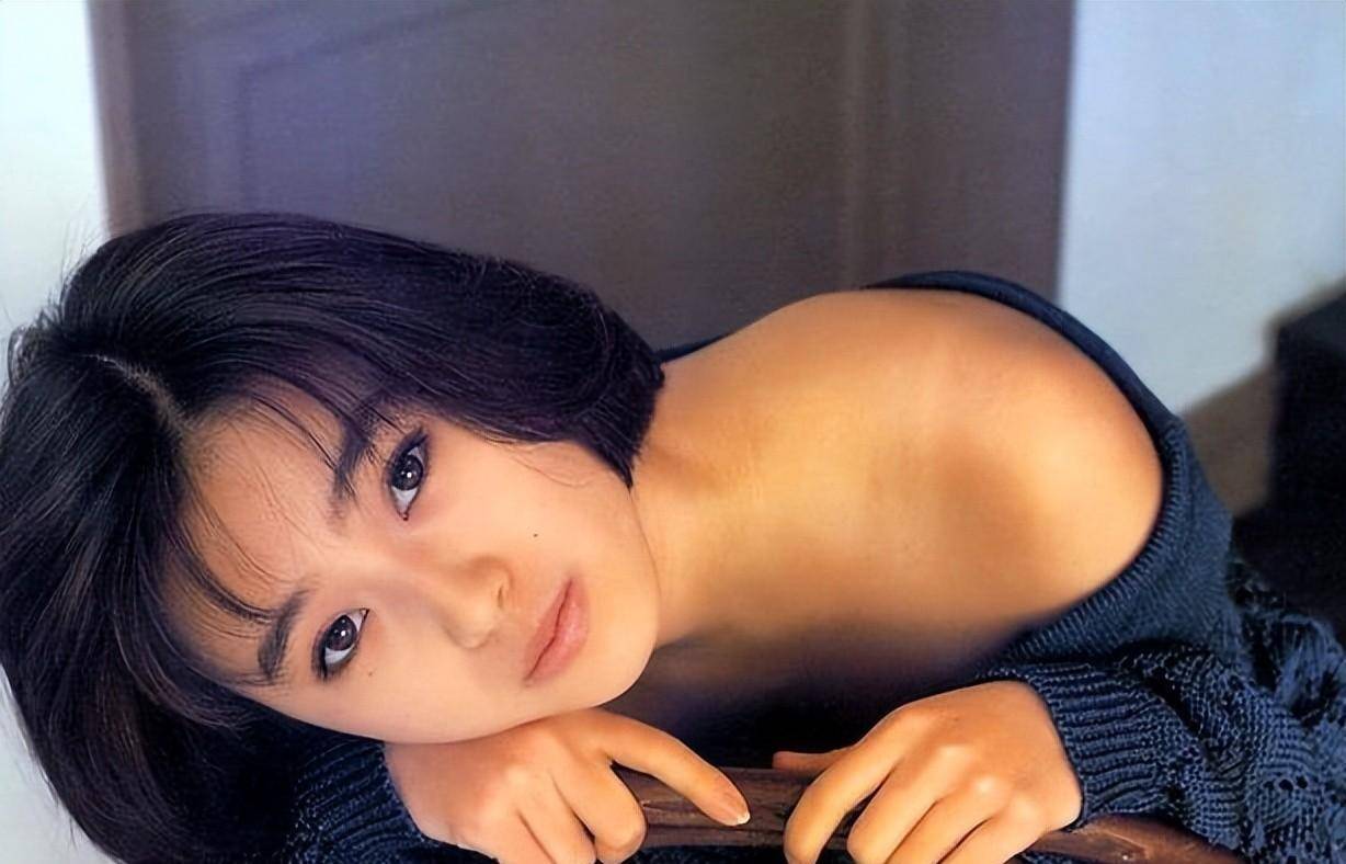 玉女掌门酒井法子:为迁就丈夫吸毒,48岁在微博上公开"乞讨"_日本_父亲