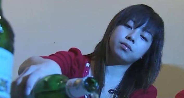 湖南25岁女孩发现自己喝酒不醉,52度白酒当水喝,医生