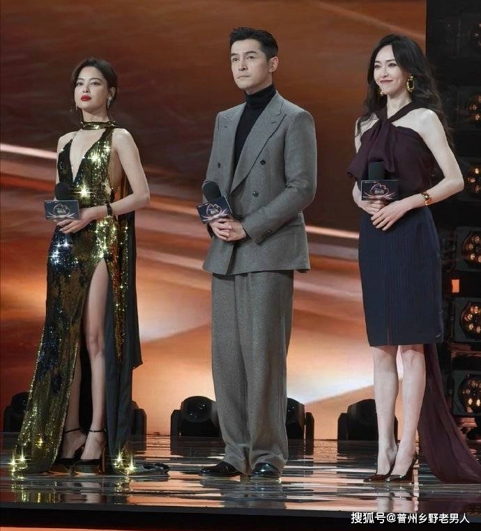 胡歌微博之夜牵手唐嫣辛芷蕾,重现《繁花》经典桥段,网友:老胡太会玩