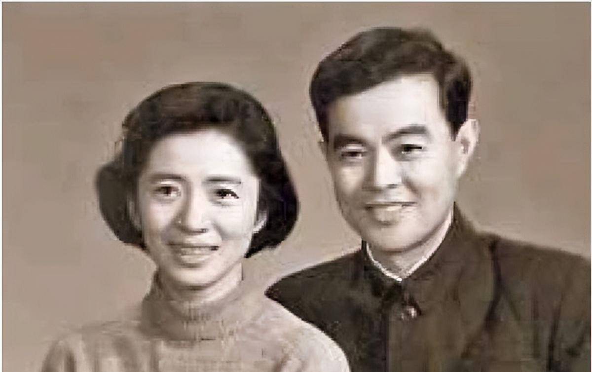 常沙娜与崔泰山崔泰山长相英俊,朴实憨厚,三年前,曾为父亲担任过翻译.