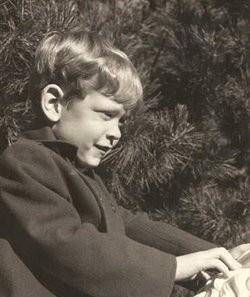 原创
            1973年，世界首富16岁的亲孙被绑架割耳，爷爷：孙子太多了，不给