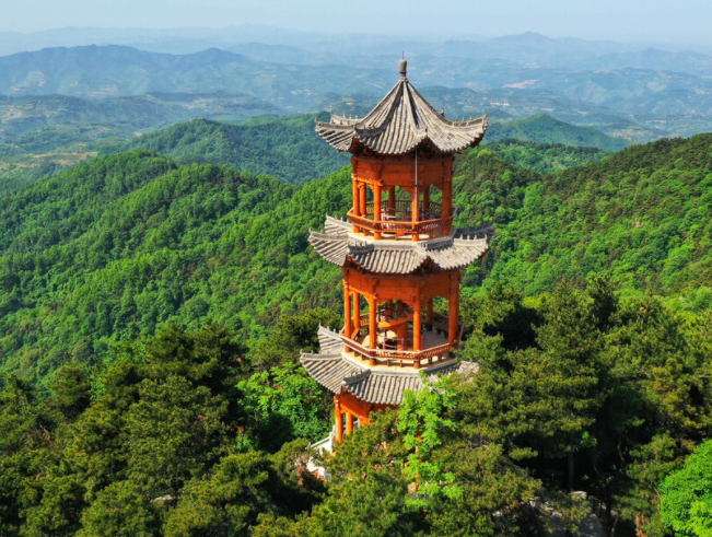 四,燕子山国家森林公园虢国博物馆位于三门峡市区北部,是展示虢国历史
