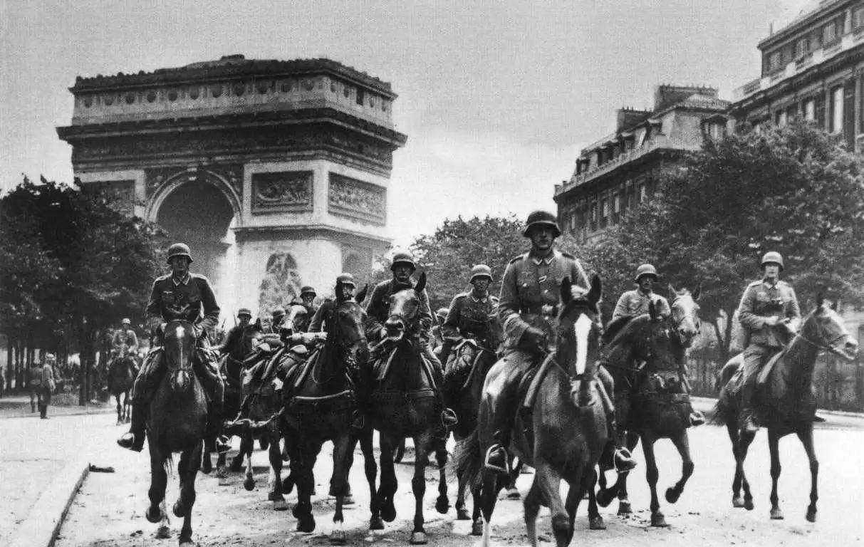 二战时的法国,为何短短40多天就迅速投降?是屈辱还是明智
