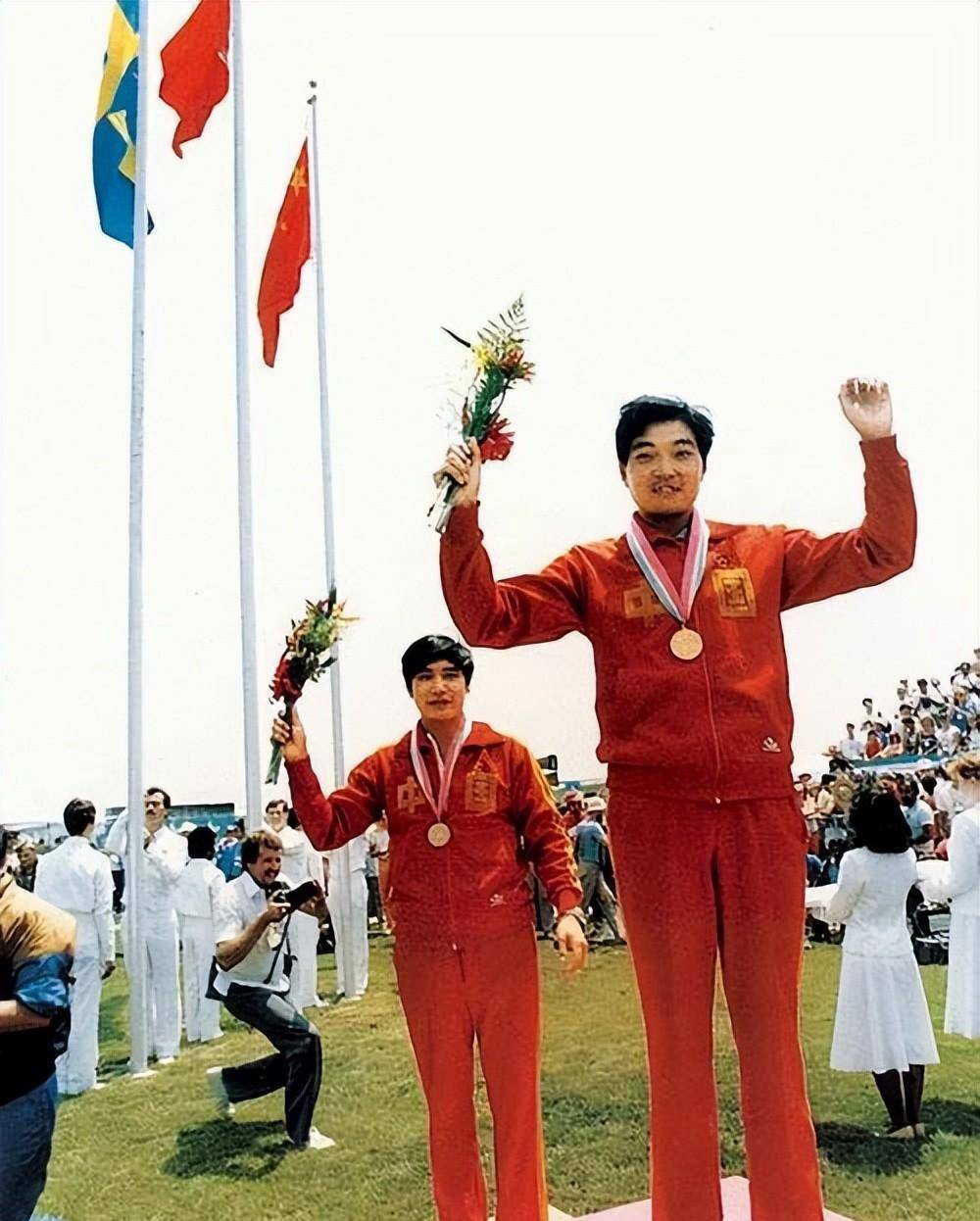 中国首金许海峰晚年:60多岁住单位房,视力差,尽显老态_射击_安徽_项目