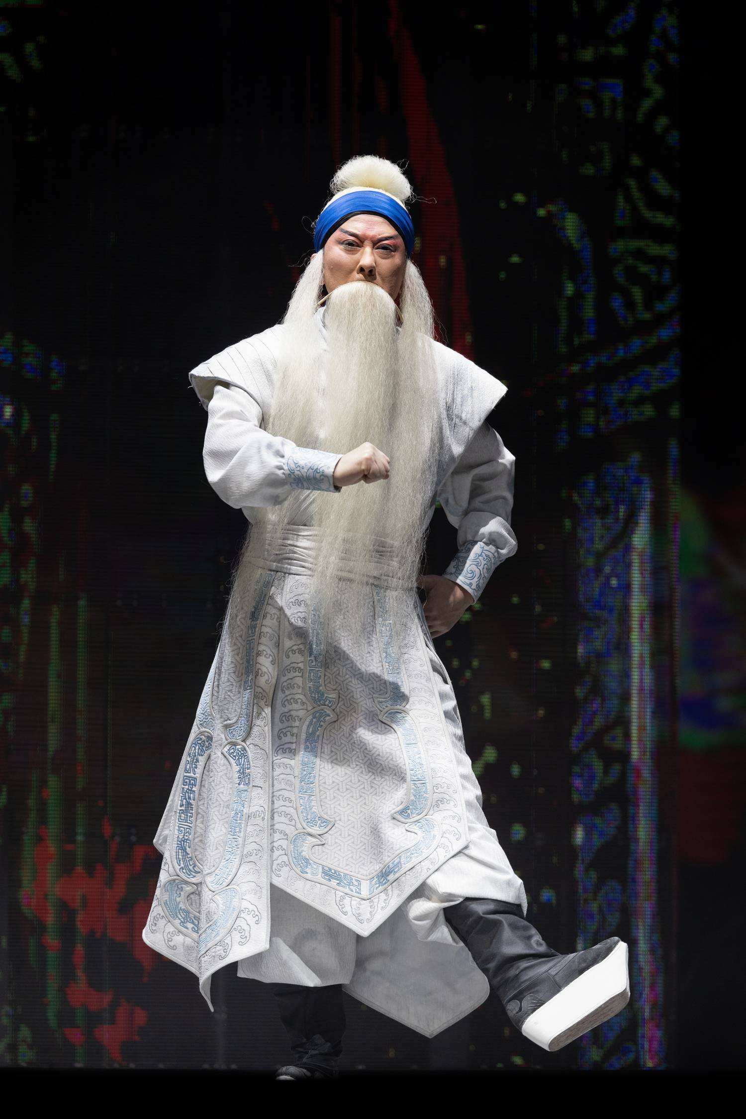 德力格尔的生命礼赞 听辽宁歌舞团音乐剧《鲜花盛开的地方》首演