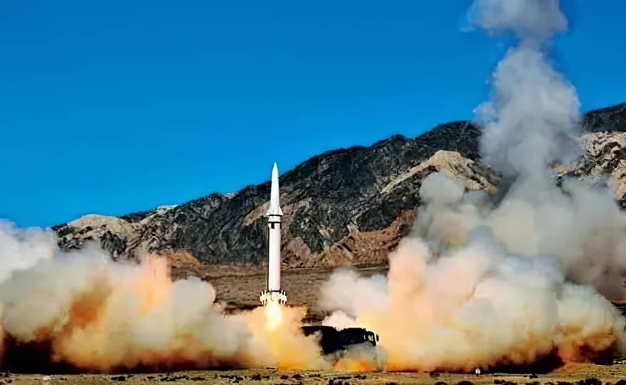 中国第一枚导弹发射成功,钱学森:外国人能搞,中国人不能?