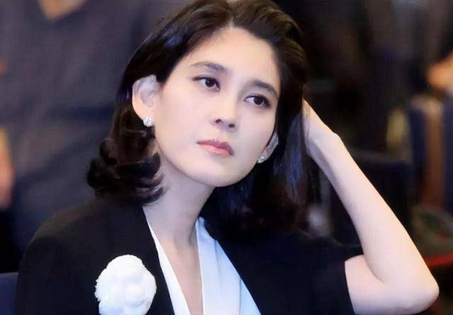 李富真,25岁执意下嫁给保安,却在怀孕时遭家暴_任佑宰_李健熙_集团