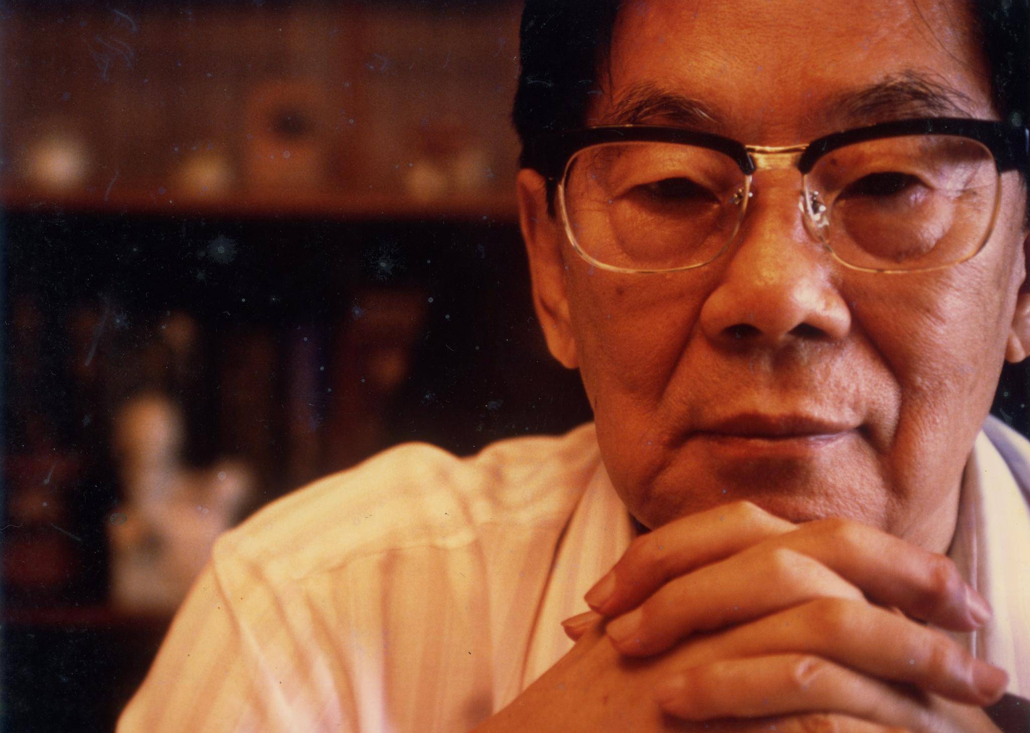 柏杨:2次入狱,瞒婚5任,3次学历造假,晚年子孙满堂却流落街头_批判