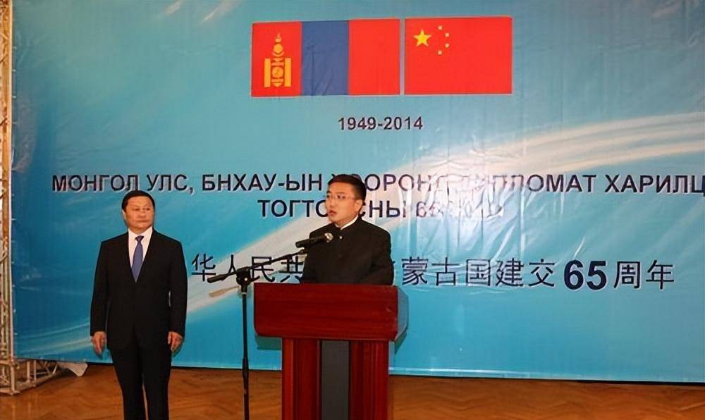 左手亲华右手反华,蒙古国如何用30年时间,将自己打造成不倒翁?