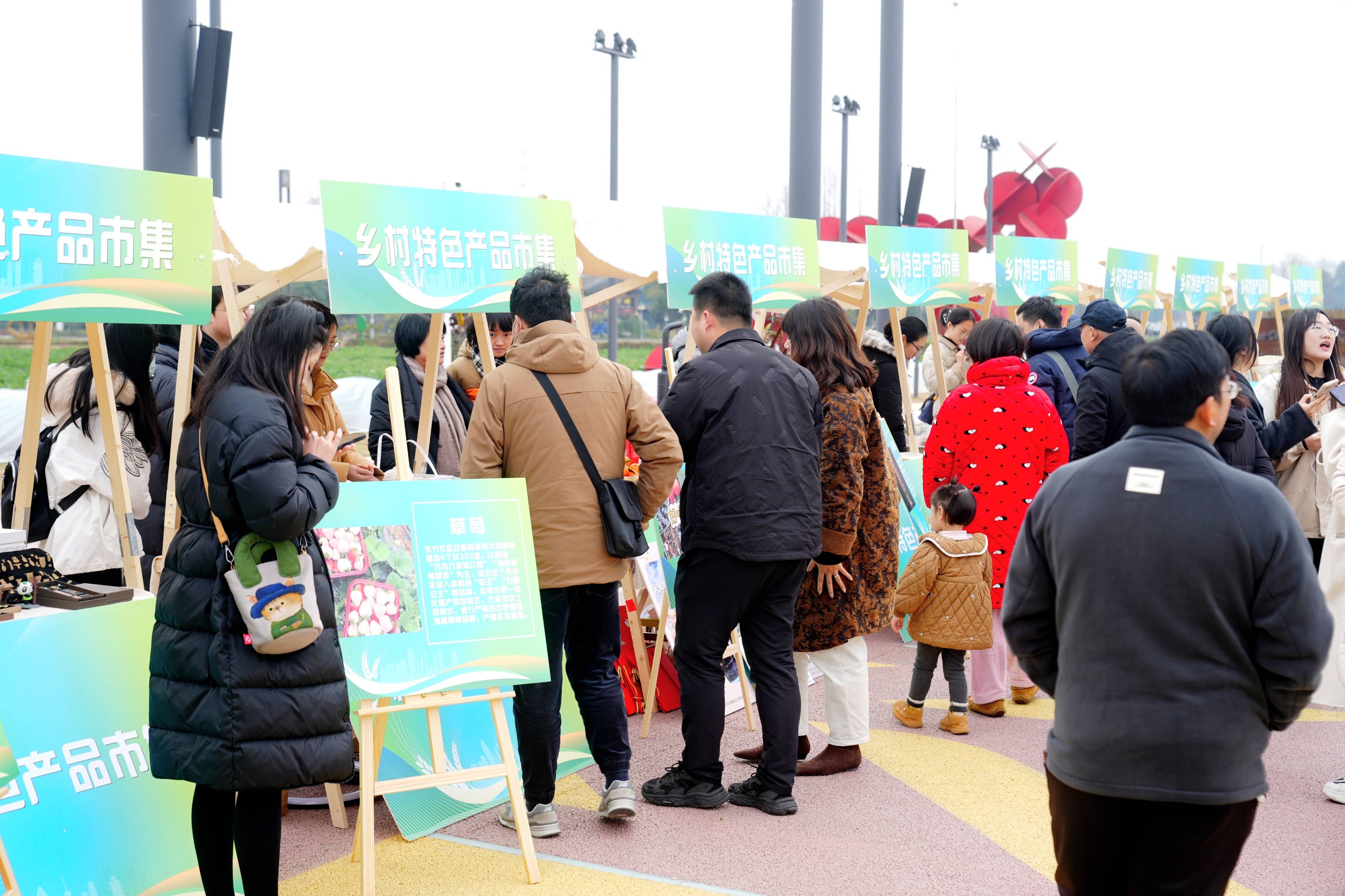 成都青年创新创业系列主题实践活动在成都市郫都区东林艺术村启动.