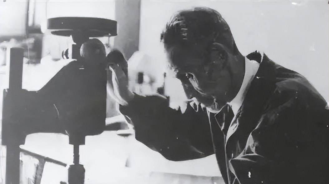 与死神擦肩而过数次,却为新中国造出20万发炮弹_吴运铎_工作_右腿