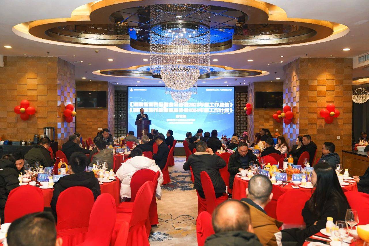 再获一奖,荣获了2023行业最具品牌价值奖, 由原长沙市市长杜远明亲自