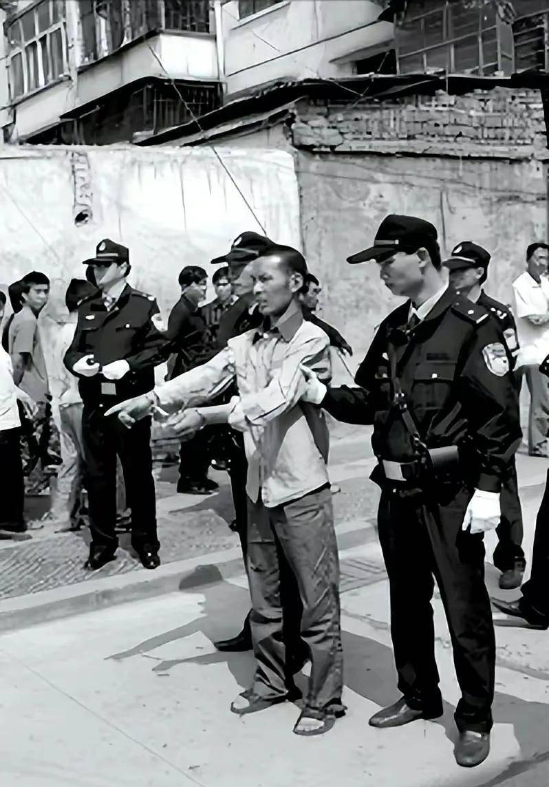 从社会大哥法老七,到杀人恶魔法子英,可谓罪行累累_劳荣枝_熊某_时候