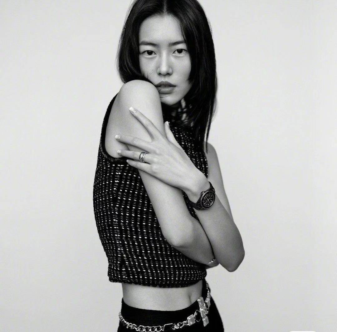 刘雯t台上大杀四方,大表姐真是新国模之光!_国际_西方_魅力