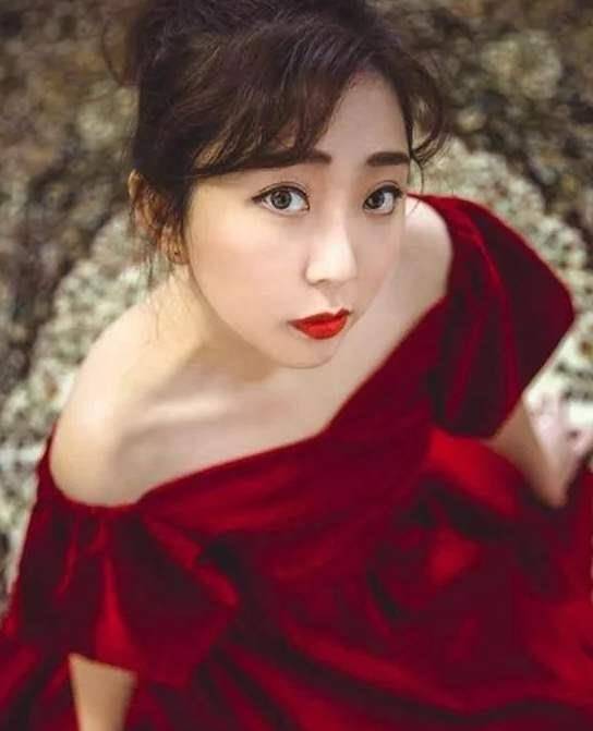 《小李飞刀》中的"龙小云",女扮男装张辰长大了,美如娇艳玫瑰_照片