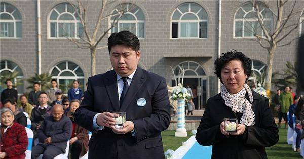 河南小伙宋杨:为报答瑞士房东,将其接回中国赡养六年_宋扬_汉斯_老人