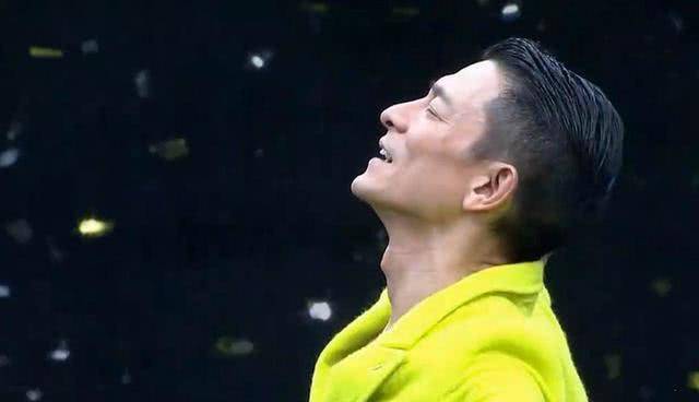 红了40年的刘德华,为什么总被人说"半桶水","刘三首"?