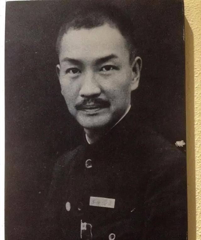 同样年轻且风流倜傥的两人,又同时爱上了一个日本女人重松金子,不过在