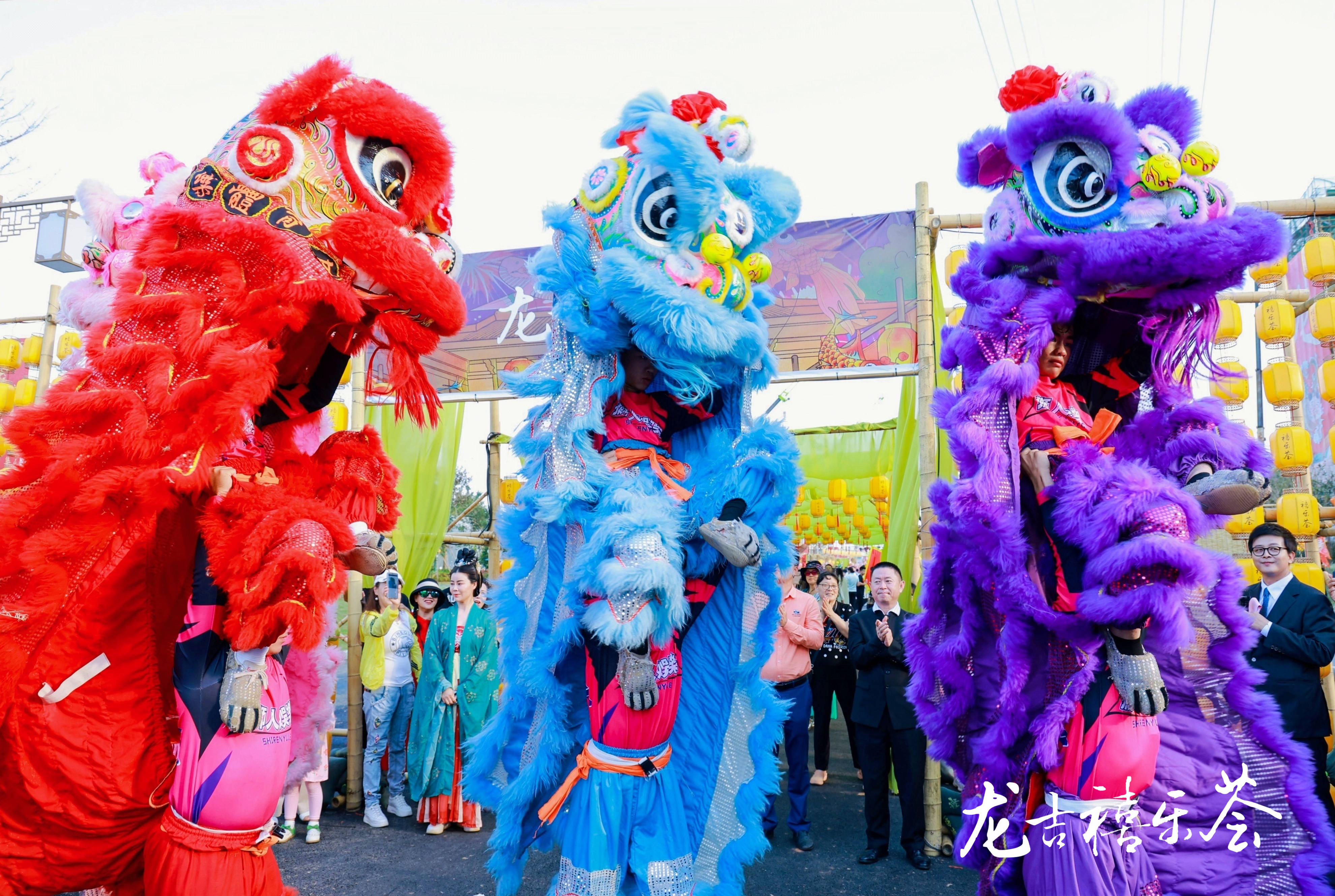 好看,好玩,好年味儿……龙吉禧乐荟沉浸式npc古风市集,跟着"东坡"越