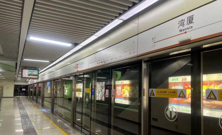 地铁2号线【湾厦站】 575米,2号线【东角头站】1公里左右地铁:酵è