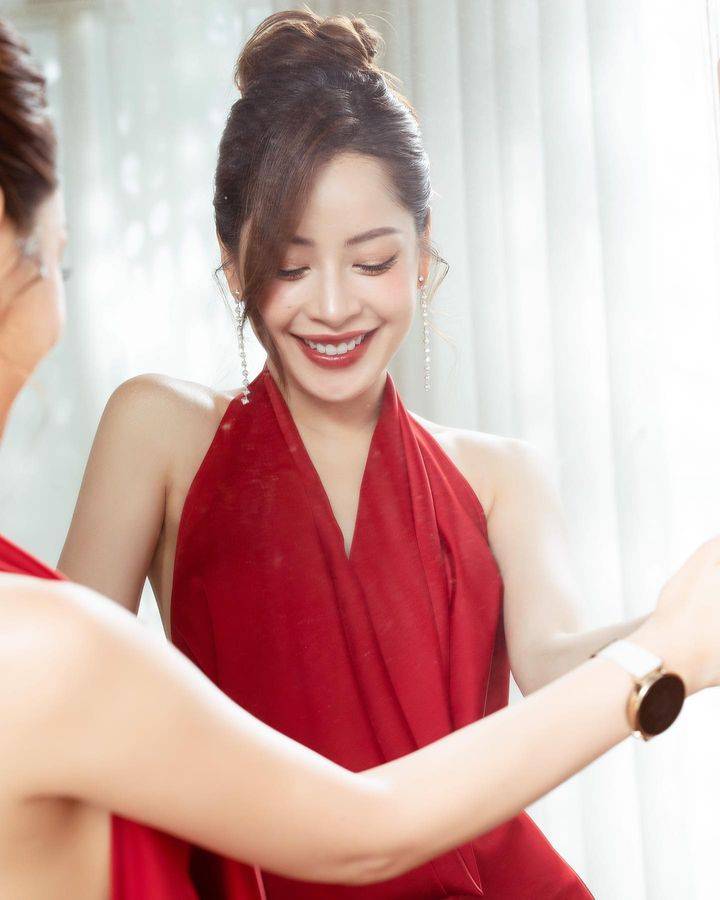 红唇璀璨,越南女星芝芙征服影视乐坛,成为全球瞩目的亚洲女神!