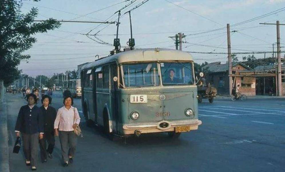 83年严打:50名菜刀队成员被判处死刑,"公交惨案"是其导火索_唐山