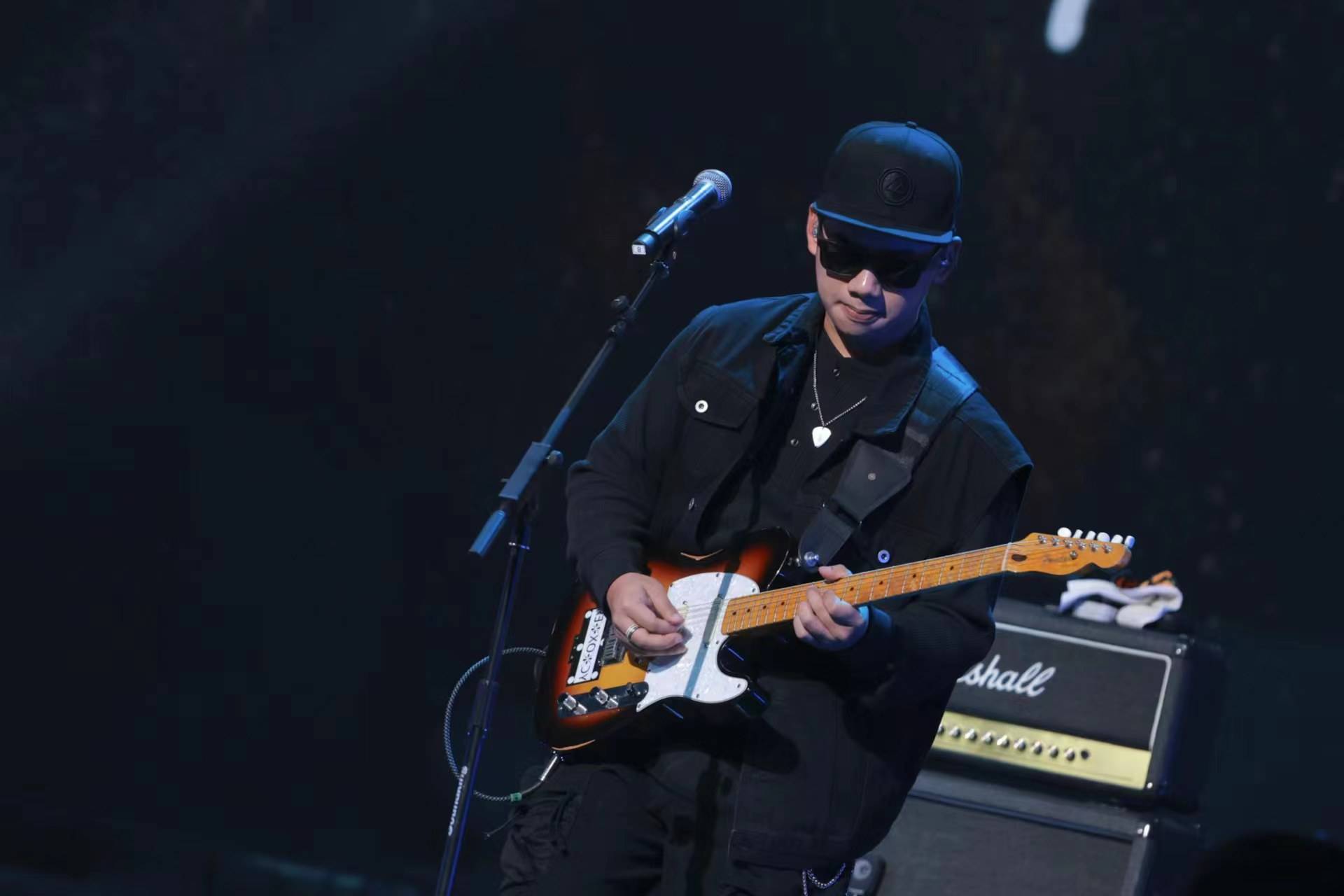 麻园诗人携"科技狠活"亮相"云南春晚" xr技术摇滚演绎《现在现在》