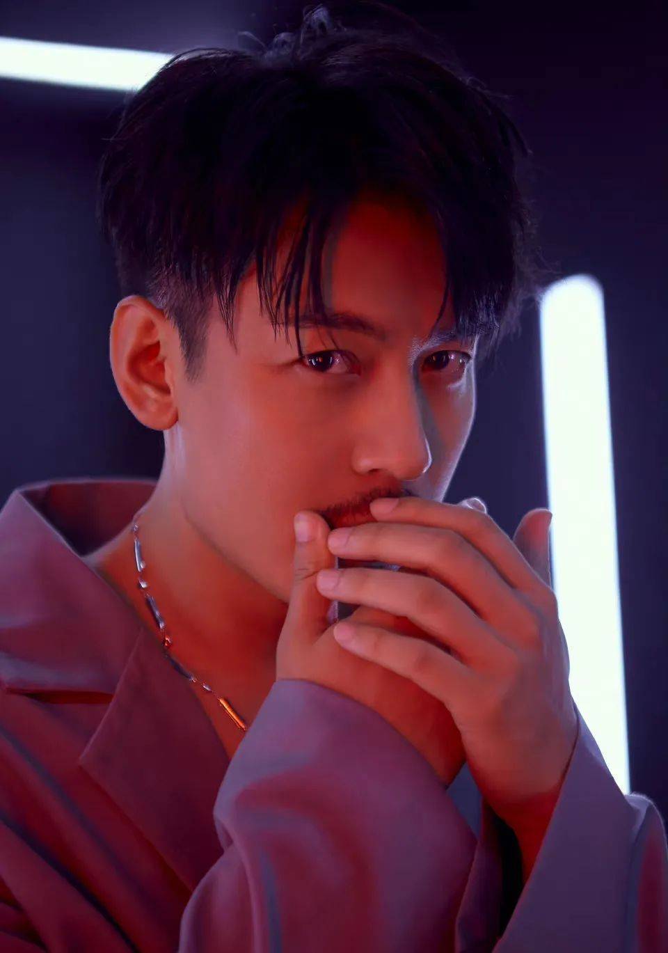 演员王东,一位在观众心中一直以温文尔雅,才华横溢的形象存在的艺人