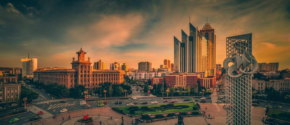 沈阳,大连,一个是辽宁省省会,一个是中国北方