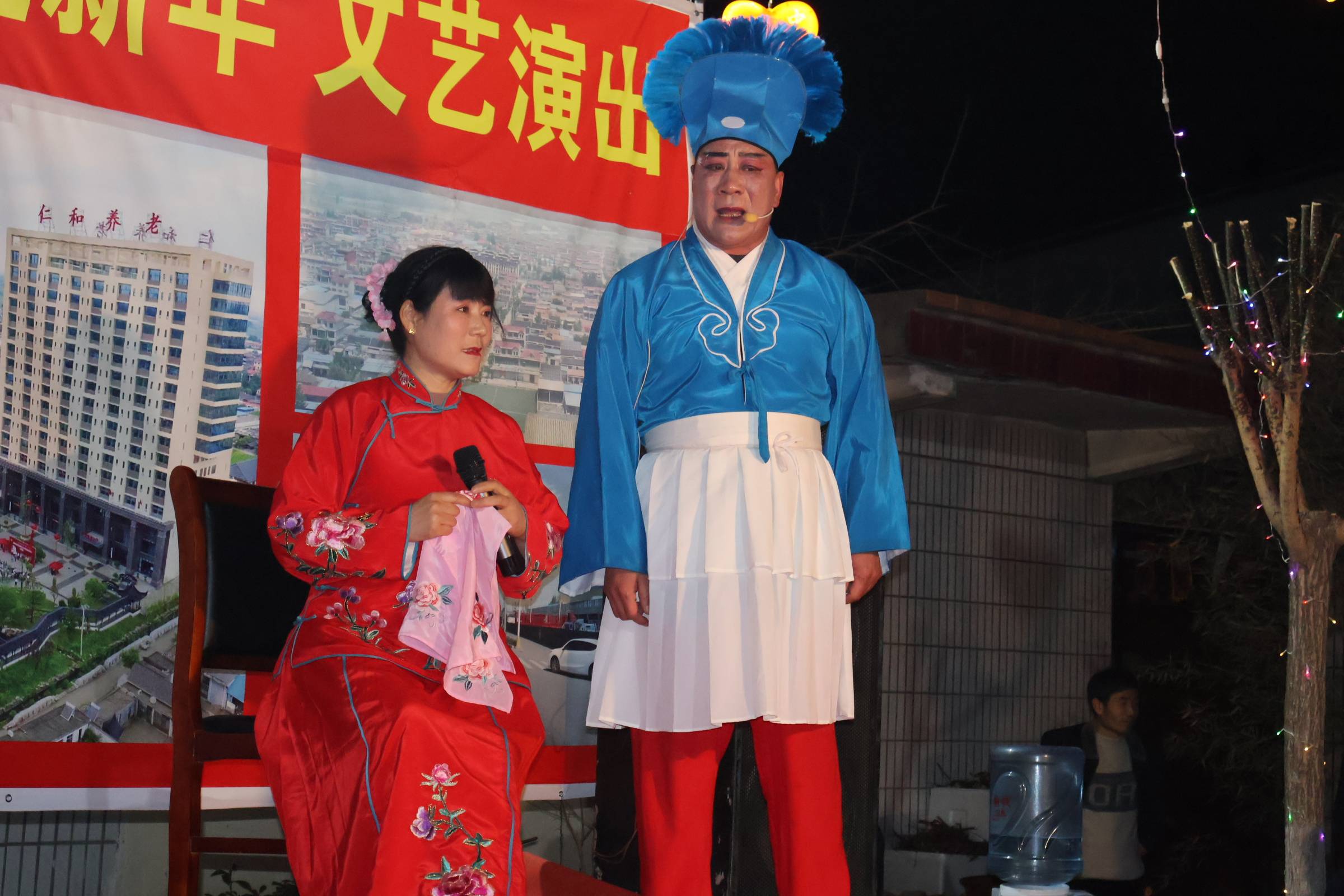 山东省兰陵县芦柞镇芦作东村:过年唱大戏 一起乐呵呵