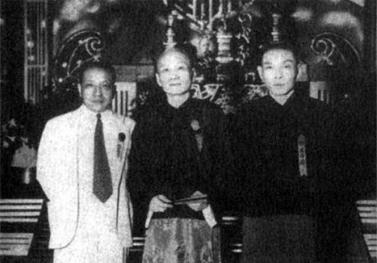 他三岁丧母,五岁丧父,家境非常的贫寒,吃不饱穿不暖,十四岁的时候,随