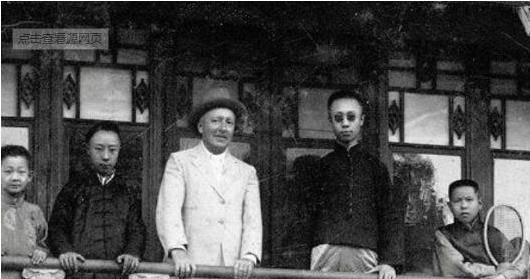 溥仪没上过学,但是看了他的英文手稿就明白,什么叫"大师"!