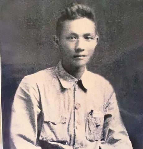 1936年,上级调他从四方面军到6军团,他说:能去,当伙夫都干!_黄火青_工