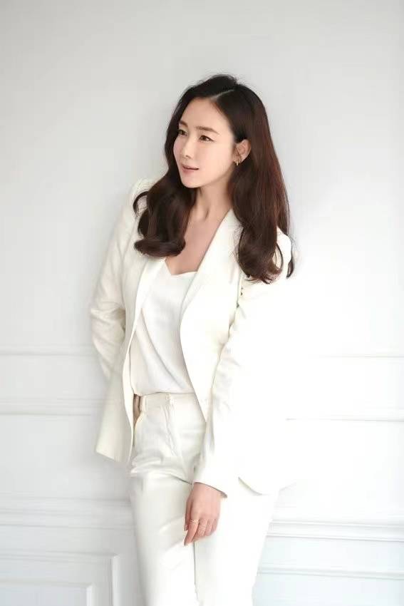 崔智友4岁女儿拜年照惊艳曝光,神似妈妈引发热议:卡哇伊爆棚!