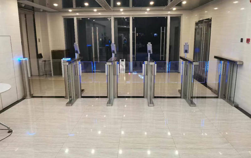 写字楼安装人行通道闸机的前后对比有哪些变化?_管理_智能_人员