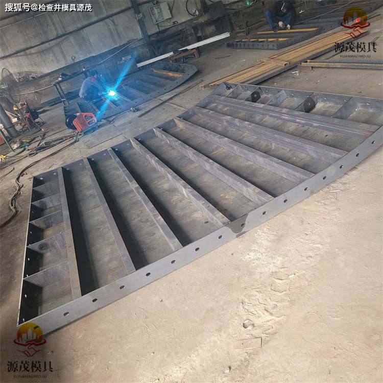 隧道仰拱模板的特征_施工_模具_结构