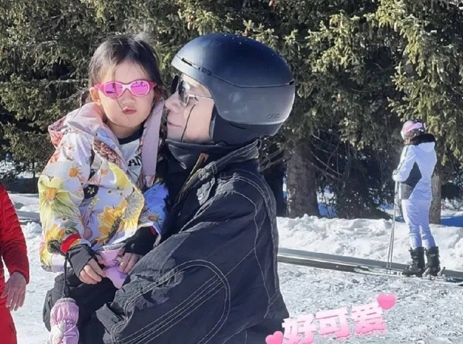 向太一家人滑雪与贝克汉姆合影 孙女向芷颜值惊艳-搜狐大视野-搜狐新闻