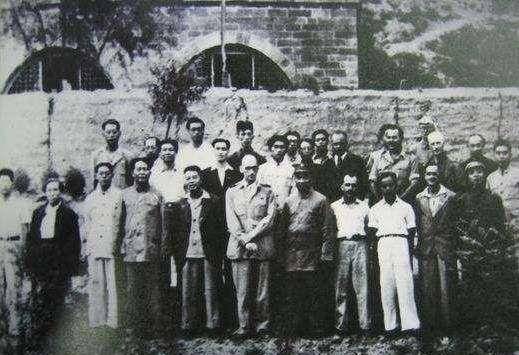 打了胜仗,观战的外国记者却摇头,八路也觉得不妥,决