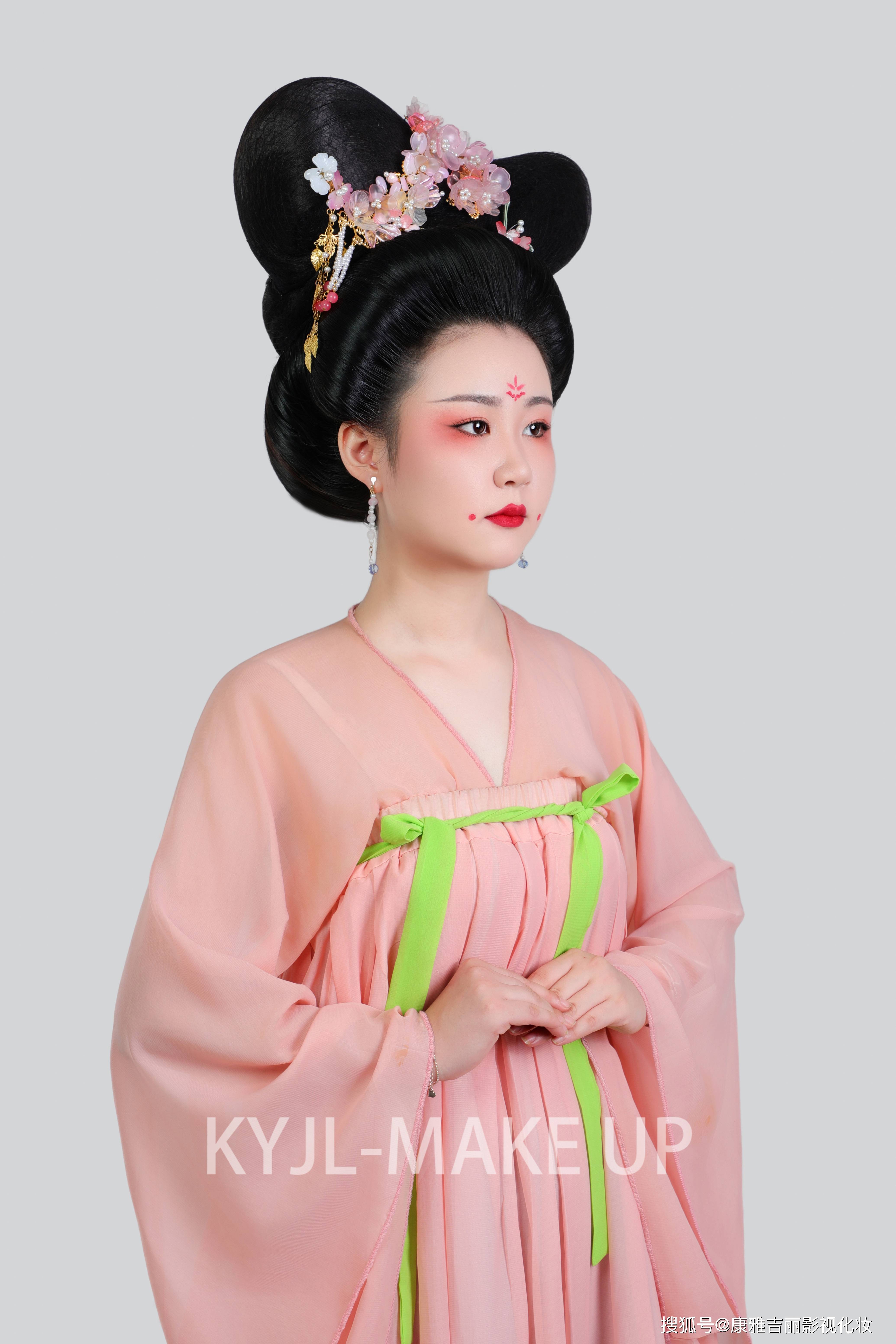 短期学化妆,去哪学,康雅吉丽影视化妆学校好吗