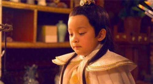 从小就聪明伶俐,深得赵光义的喜爱,有一日赵光义带着儿子赵恒入宫