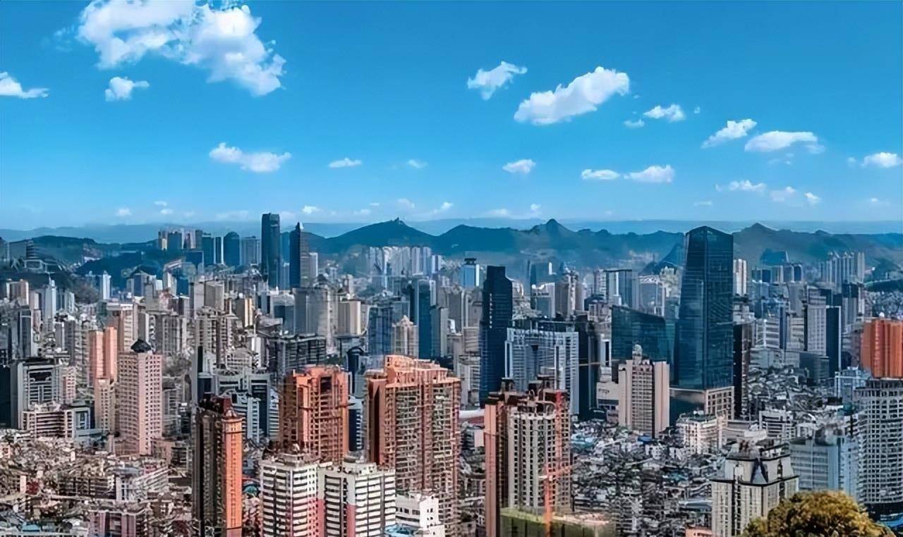 2013年,2岁女孩只剩上半身,老婆离婚女儿残疾,单亲