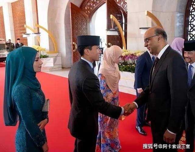 文莱四王子夫妇参加王储生日,王储50岁生日庆典现场冷清,虽是嫡子却不