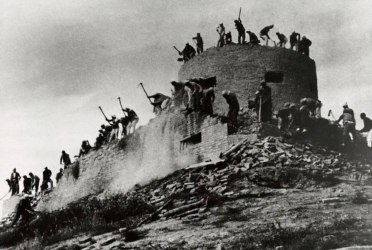 当时的第1军军长贺炳炎另有工作安排,调任西南军区副司令员兼四川军区