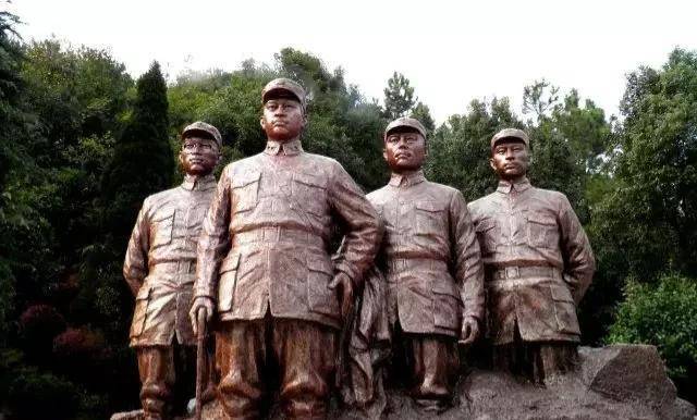 但是,左权和周子昆都是副参谋长,正参谋长却极少有提及,左权将军雕像