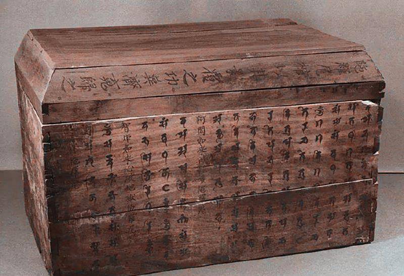 一座古墓里,竟然发现一桌丰盛的酒席,葡萄酒还能喝_张文藻_夫妻_寝室