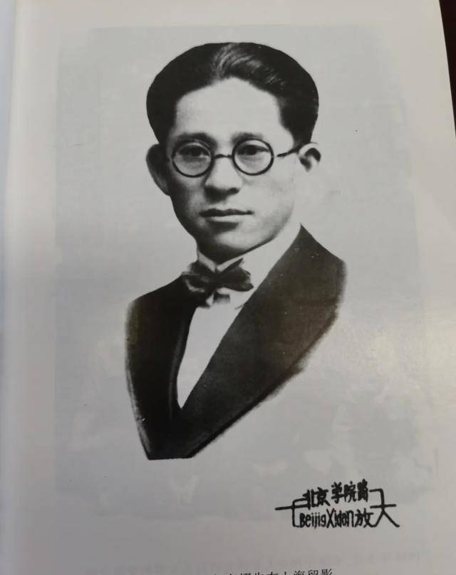 1950年,四川一餐馆老板娘被客人戏耍,却很高兴:这是